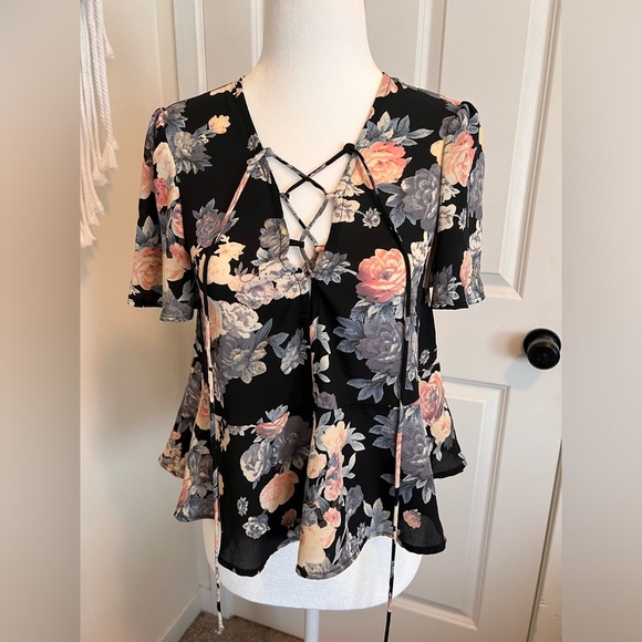 Urban Outfitters / Kimchi Blue Floral Tee, Size S - Picture 2 of 4